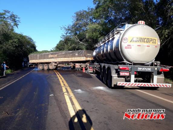 VÍDEO; colisão frontal entre carretas deixa dois caminhoneiros feridos na BR 472 em Santa Rosa - foto 6