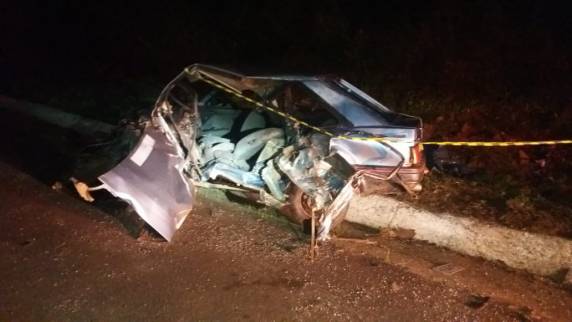 Colisão violenta entre carro de Piratuba e caminhão de Catanduvas deixa vítima fatal na BR-282 em Ponte Serrada - foto 3