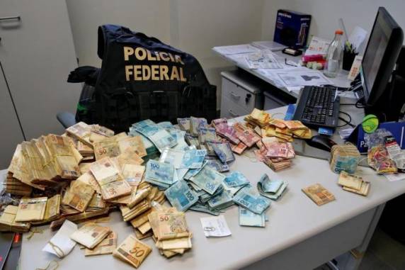 Anel de R$ 175 mil, relógio de R$ 250 mil e 33 carros de luxo: o que foi apreendido em empresa investigada pela PF - foto 4