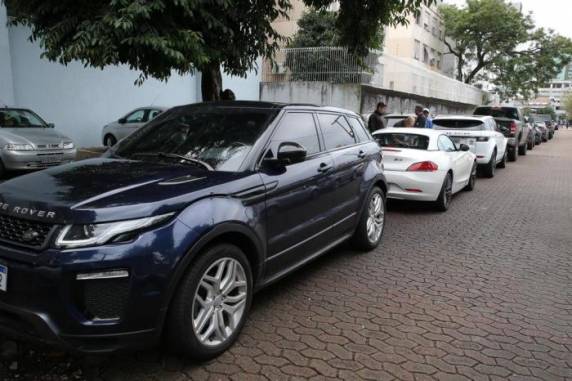 Anel de R$ 175 mil, relógio de R$ 250 mil e 33 carros de luxo: o que foi apreendido em empresa investigada pela PF - foto 2