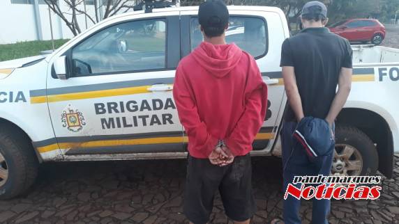 Brigada Militar prende dois indivíduos que estavam traficando na quadra de esportes do Bairro Pro-Morar - foto 3