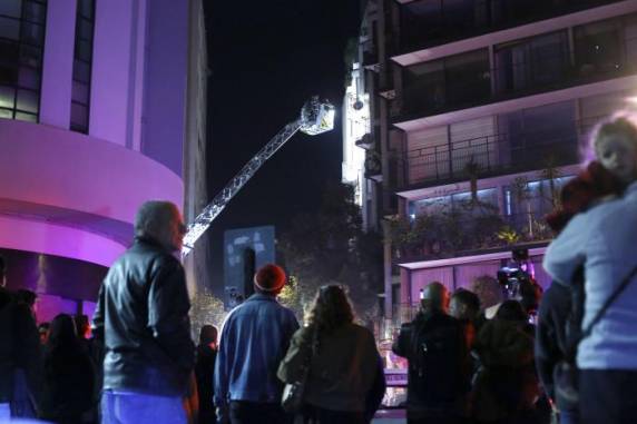 De acordo com o Corpo de Bombeiros, quatro adultos e dois adolescentes estavam no local