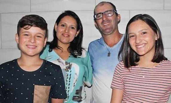 De acordo com o Corpo de Bombeiros, quatro adultos e dois adolescentes estavam no local