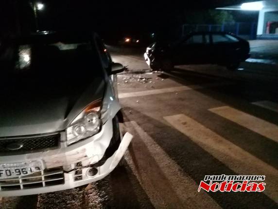 Colisão envolve dois veículos no Centro de Novo Machado - foto 2