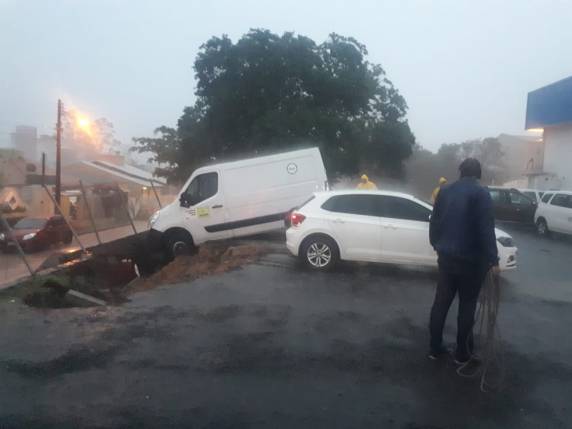 Chuva em SC causa interdição na BR-101 e estragos em cidades - foto 4
