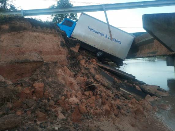 Chuva em SC causa interdição na BR-101 e estragos em cidades - foto 6