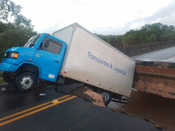 Chuva em SC causa interdição na BR-101 e estragos em cidades - foto 7