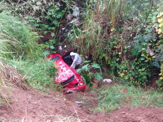 Motorista fica preso às ferragens após acidente envolvendo três veículos em Carazinho - foto 2