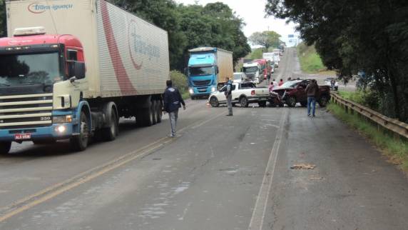 Motorista fica preso às ferragens após acidente envolvendo três veículos em Carazinho - foto 3