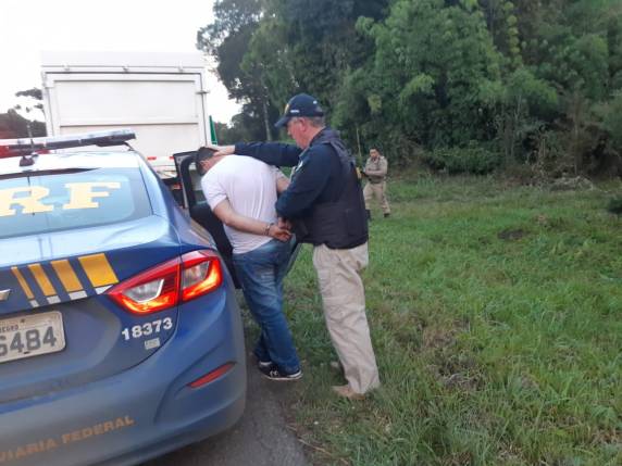 PRF e Polícia Militar apreendem caminhão carregado com cigarros na BR 116 em São Cristóvão do Sul - foto 4