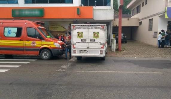 Segundo IML, ela teve trauma na coluna cervical. Vítima estava em casa, em Guabiruba
