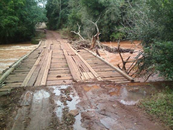 Cabeceira de ponte está desmoronando no interior de Três de Maio - foto 4