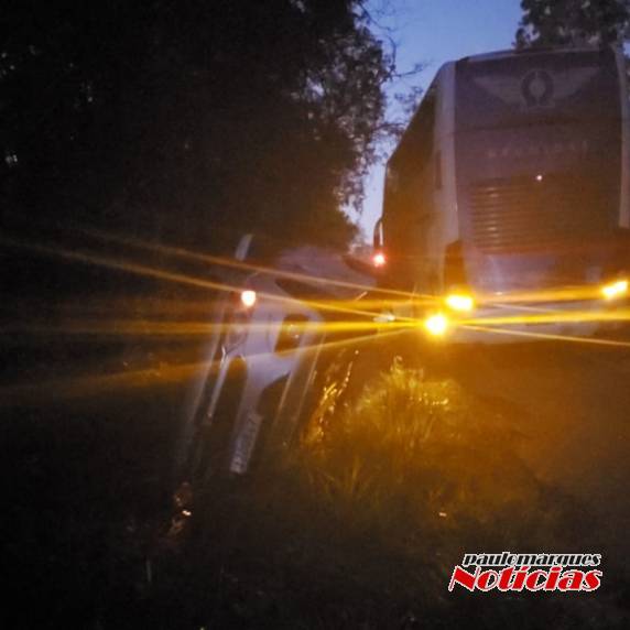 Veículo tomba após cortar a frente de um ônibus na BR 472 em Boa Vista do Buricá - foto 3