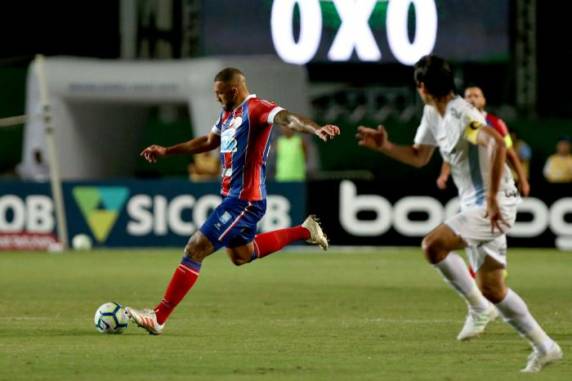 Quarta derrota da equipe gaúcha no campeonato veio com gol de pênalti marcado por Fernandão