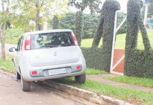 Colisão foi registrada na tarde deste sábado