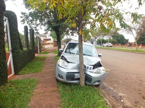 Colisão foi registrada na tarde deste sábado