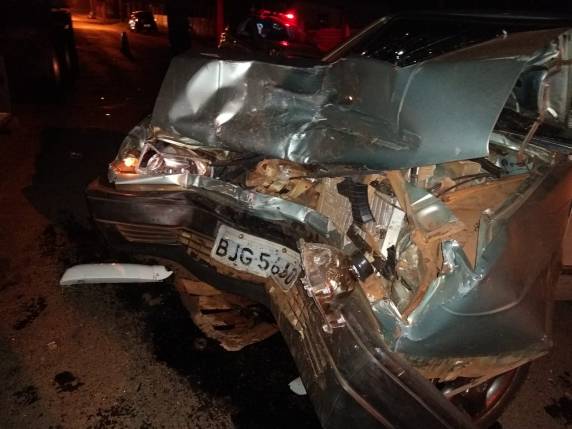 Jovem fica ferido em colisão frontal entre carro e carreta em Passo Fundo - foto 2