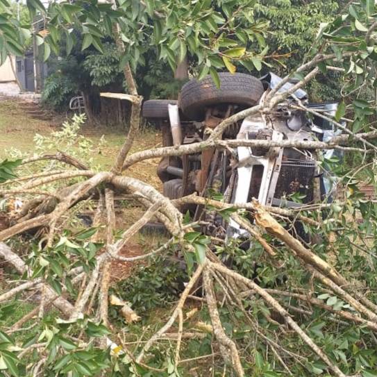 Caminhonete é abandonada após capotagem no bairro Elisabete em Ijuí - foto 3