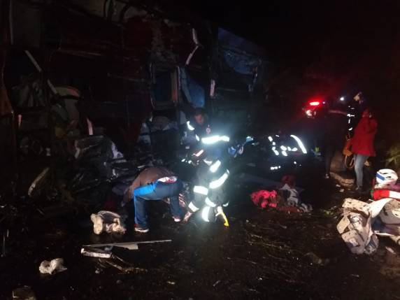 Caso ocorreu na serra da Floriano Rodrigues Pinheiro, que dá acesso a Campos do Jordão, neste domingo (9). Outras 51 pessoas ficaram feridas e foram encaminhadas a hospitais