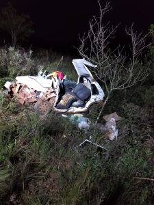 Acidente envolvendo caminhão carregado com leite e carro é registrado na BR 386 em Carazinho - foto 3