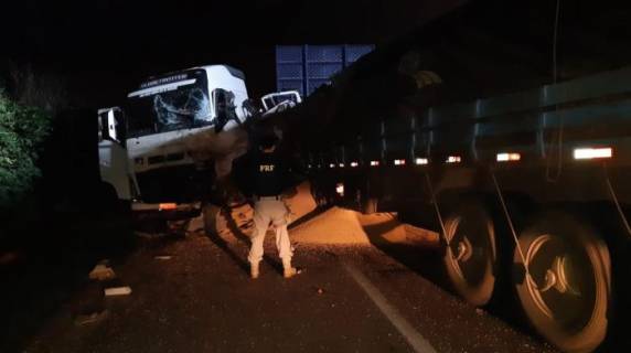 Acidente aconteceu no km 9,5 da rodovia por volta das 22h30min de terça-feira