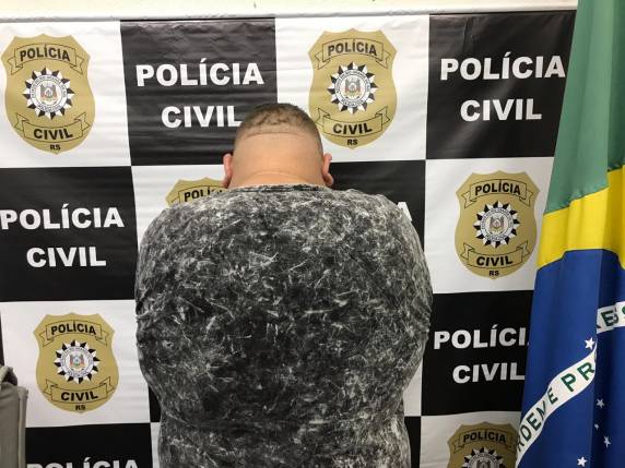 Armas foram encontradas enterradas em um sítio no bairro Lomba Grande