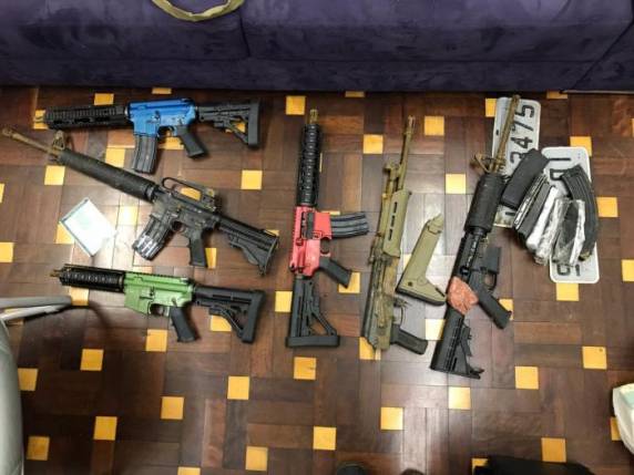 Armas foram encontradas enterradas em um sítio no bairro Lomba Grande