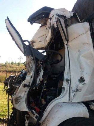 Tragédia na BR-116: motorista de caminhão de Concórdia morre em acidente com três caminhões na região de Santa Cecília - foto 2