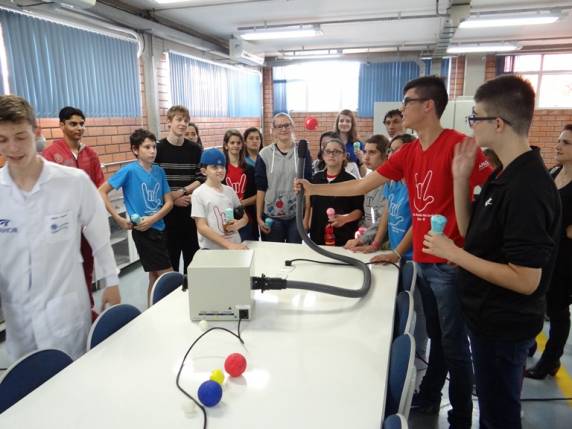 Estudantes da APADA vivenciaram experiências nos ambientes da FAHOR - foto 4