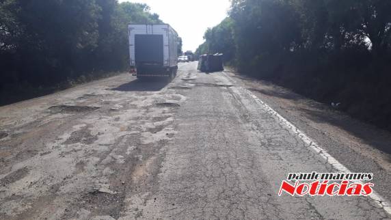 VÍDEO; motorista desvia de buraco e capota veículo na RS 342 em Independência - foto 3