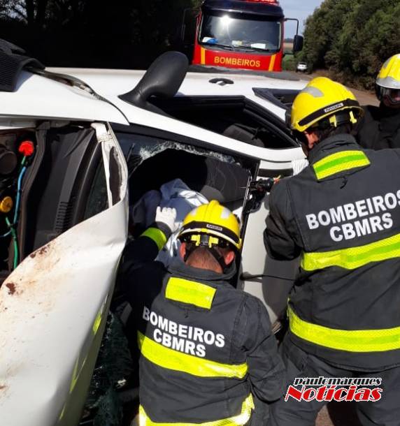 VÍDEO; motorista desvia de buraco e capota veículo na RS 342 em Independência - foto 4