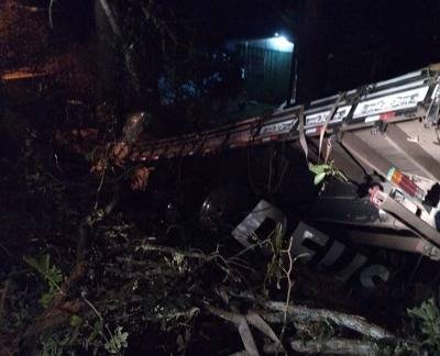 Bombeiros de Estrela trabalham no resgate