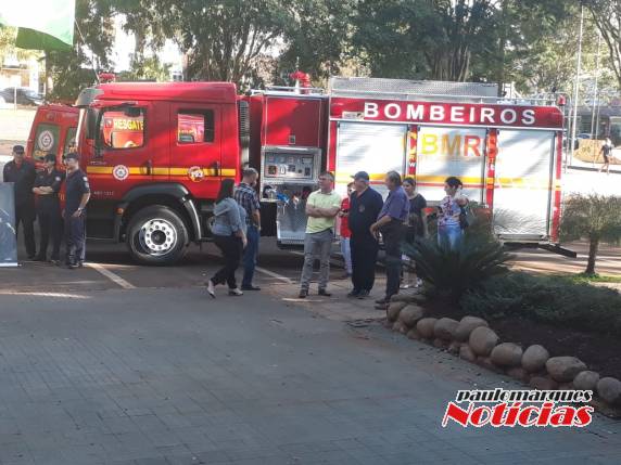 Corpo de Bombeiros de Três de Maio recebe novo caminhão de combate à incêndios - foto 7
