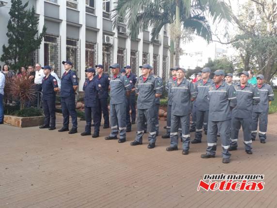 Corpo de Bombeiros de Três de Maio recebe novo caminhão de combate à incêndios - foto 10