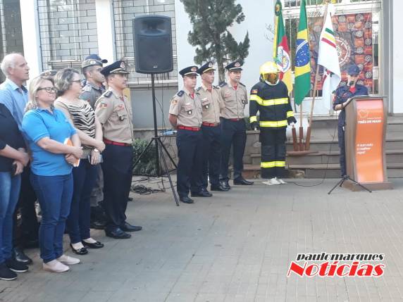 Corpo de Bombeiros de Três de Maio recebe novo caminhão de combate à incêndios - foto 9