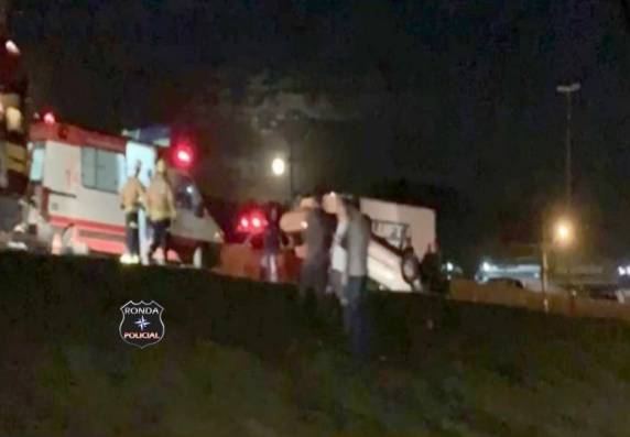Motorista morre ao ser ejetado de carro após capotar no acesso à Chapecó - foto 3