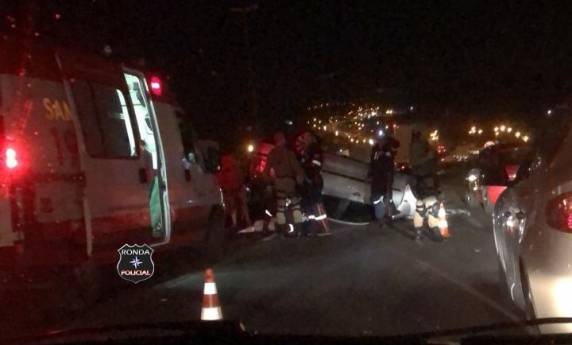 Motorista morre ao ser ejetado de carro após capotar no acesso à Chapecó - foto 2