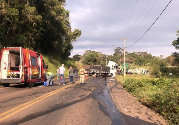 VÍDEO: motorista fica preso às ferragens em acidente em Chapecó - foto 3