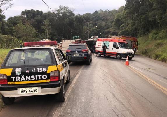 VÍDEO: motorista fica preso às ferragens em acidente em Chapecó - foto 2