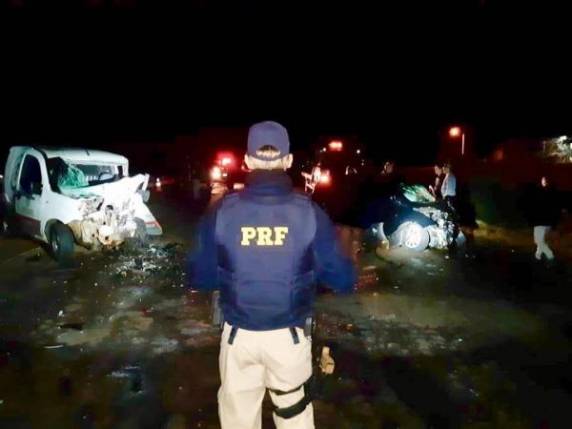 Motorista do outro veículo envolvido na colisão foi socorrido ao Hospital Divina Providência