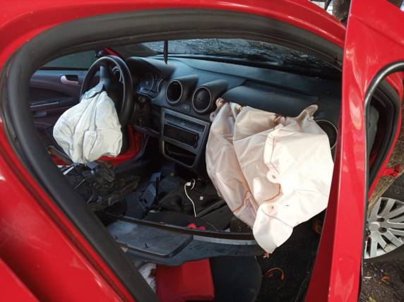 Veículo fica destruído depois de motorista perder o controle da direção, em Palmeira das Missões - foto 5