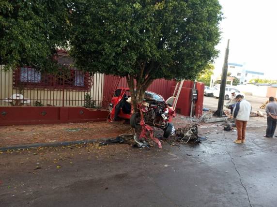 Veículo fica destruído depois de motorista perder o controle da direção, em Palmeira das Missões - foto 4