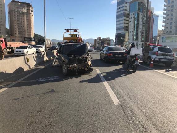 Vídeo flagra acidente com carro na contramão na BR-101, em Itapema - foto 2