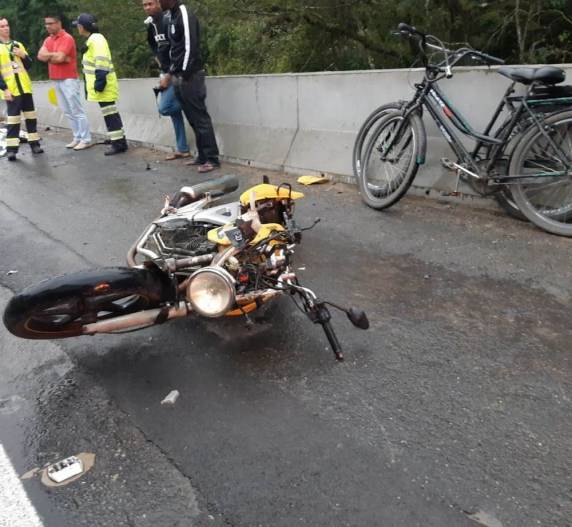 Colisão seguida de atropelamento ocorreu na manhã desta quarta-feira