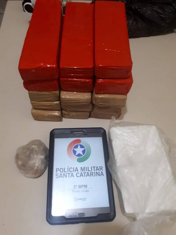 Mais de 500 kg de maconha são apreendidos em carro no Norte de SC - foto 3