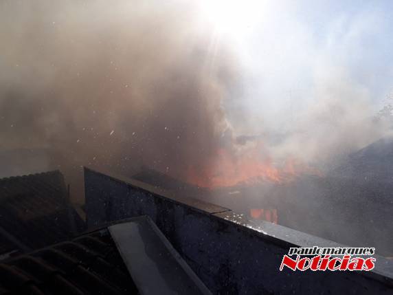 Casa é destruída por incêndio no bairro São Francisco em Três de Maio - foto 3