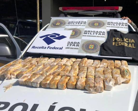 Droga foi encontrada escondida em veículo que vinha da Argentina
