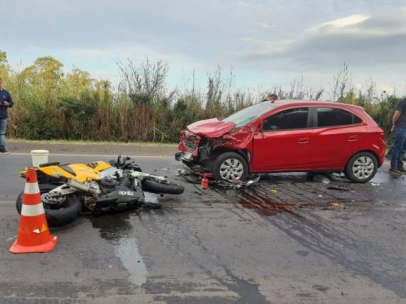 Condutor da moto, Vinícius Reckziegel, natural de Teutônia, morreu no local após colisão frontal com um Onix de Candelária
