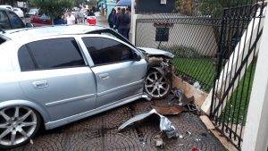 Jovem é preso após transitar em alta velocidade pela cidade, colidir contra carros estacionados - foto 5