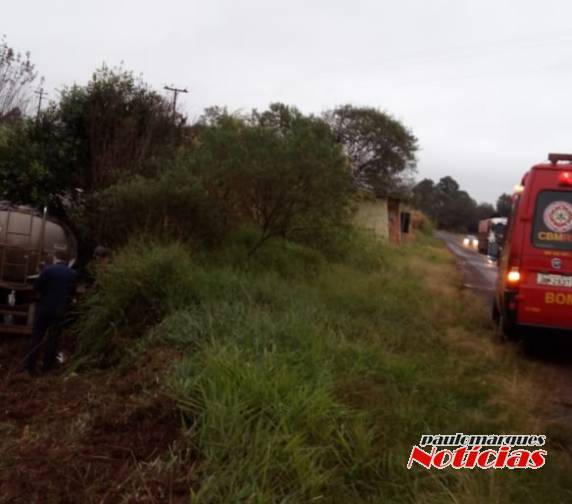 Corpo de Bombeiros atendem acidente na BR 472, em Três de Maio - foto 3